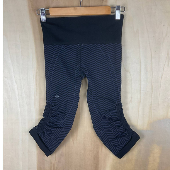 Lululemon Leggings Womens 6 In The Flow Crop Chevron - Picture 2 of 5